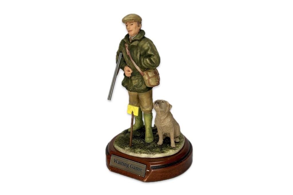 top-notch-figurine-waiting-game-yellow-labrador-2.jpg